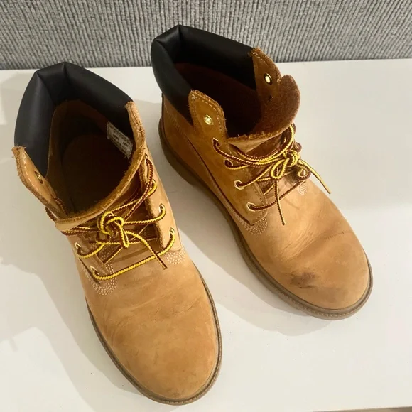 BOYS TIMBERLAND BOOTS 🥾 - Picture 2 of 6